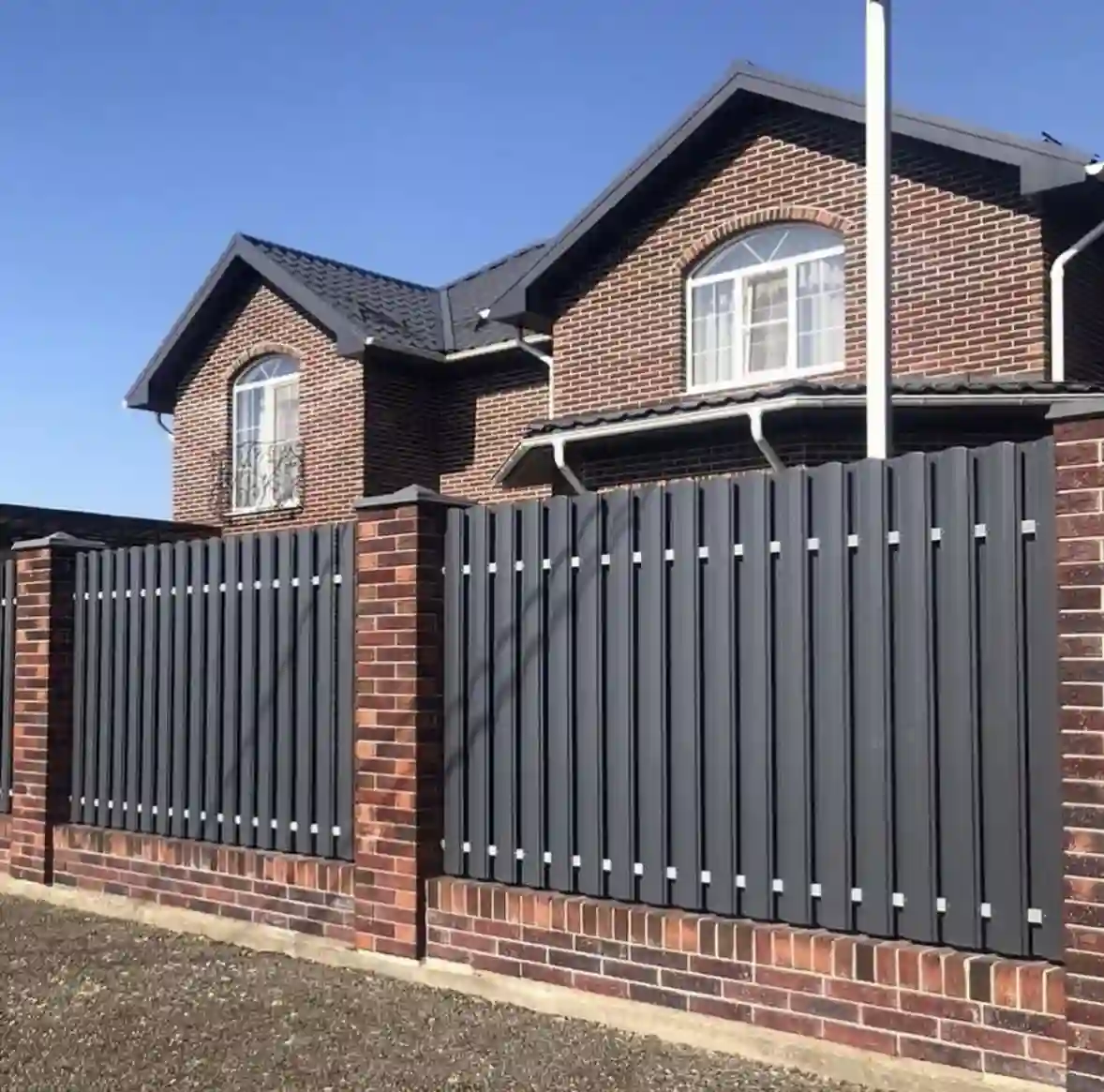 Забор из профнастила — установка в Барнауле, Алтайский край