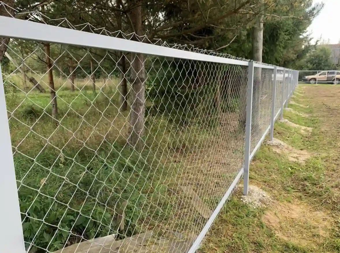 Забор из сетки рабицы — монтаж в Барнауле и Алтайском крае