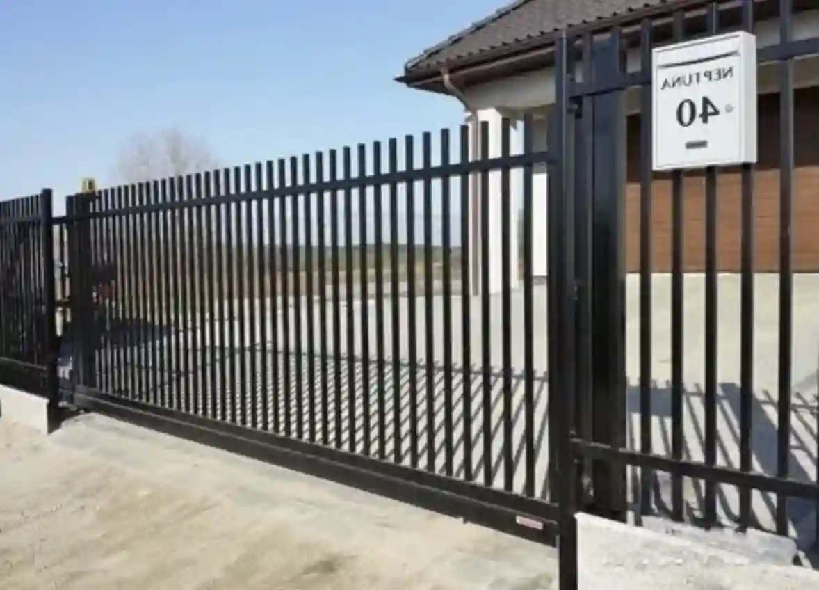 Забор из профильной трубы — монтаж в Барнауле и Алтайском крае